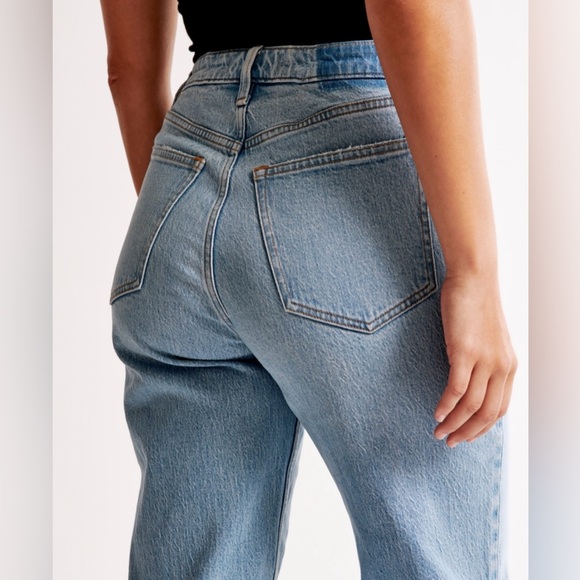 Abercrombie Curve Love High Rise 90s Relaxed Jean - Picture 5 of 10